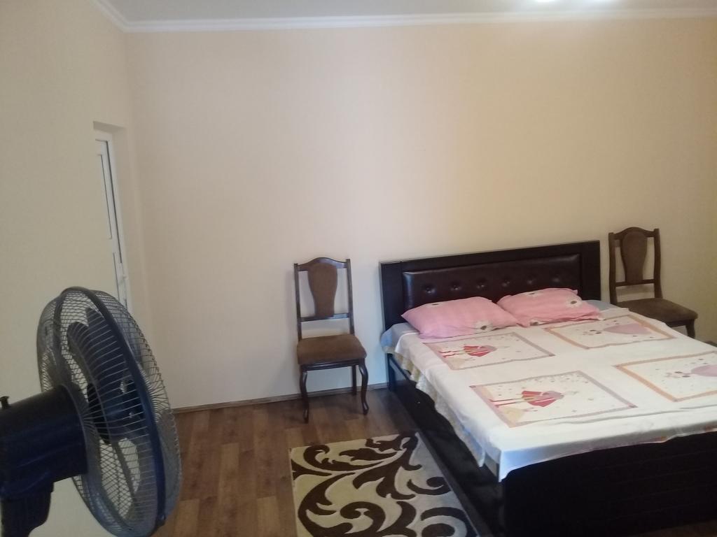 Guest House Gikacha Тбілісі Екстер'єр фото